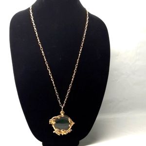 Grapevine framed magnification pendant necklace